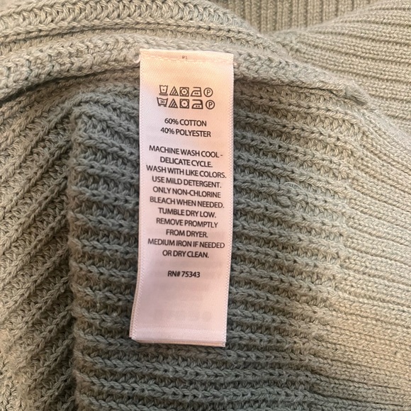 Rachael Zoe Sage/Green Button Front V neckline Sweater. Sz Medium - Picture 5 of 5